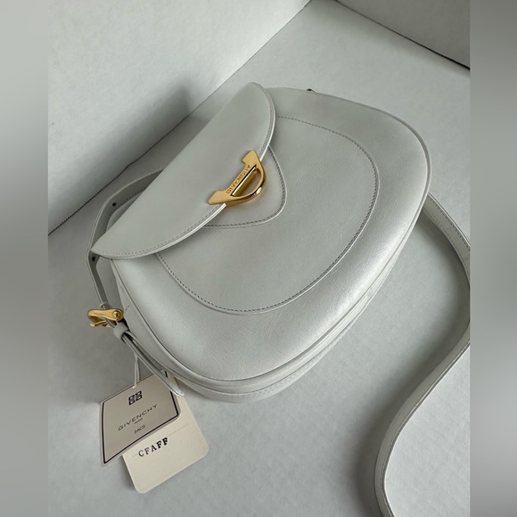 Authentic GIVENCHY vintage Shoulder bag flap gold hardware - Picture 6 of 15